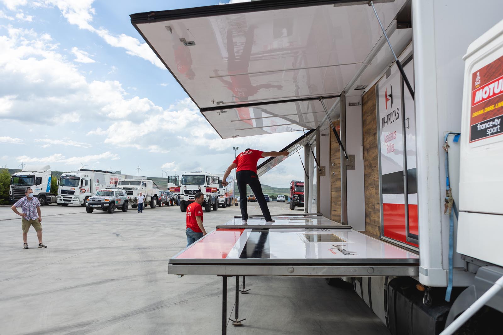 Hotel Trailer Truck MAN 6x4 - TH-Trucks