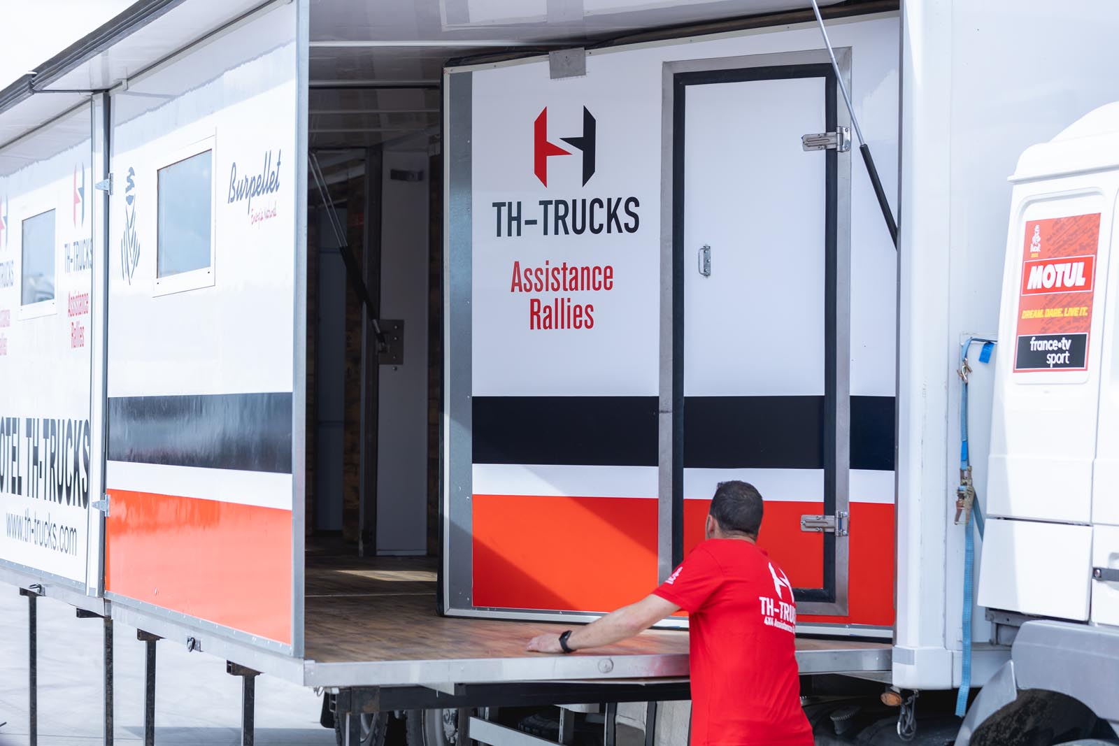 Hotel Trailer Truck MAN 6x4 - TH-Trucks