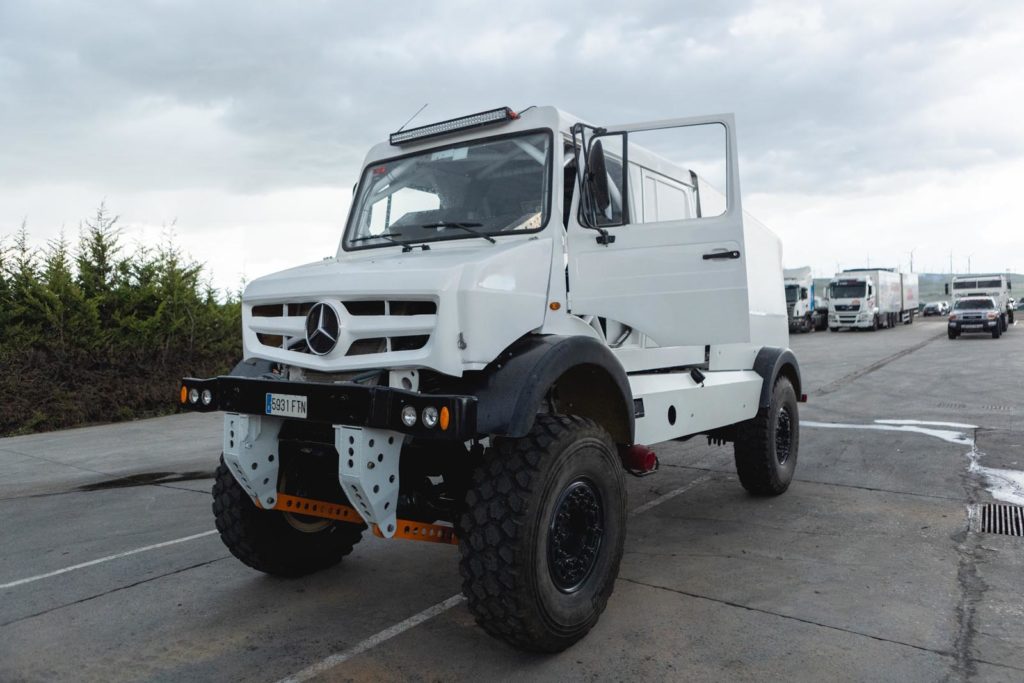 Camion Prototipo Mercedes UNIMOG 4X4 - TH-Trucks puerta abierta